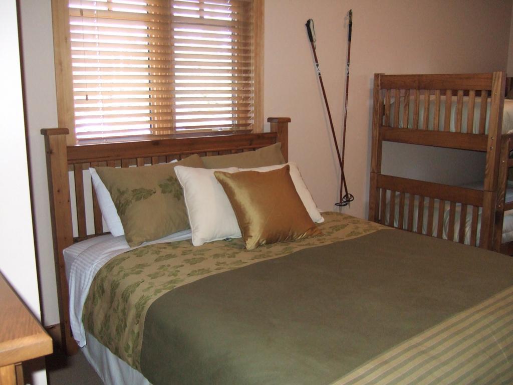 Red Mountain Village Condos Rossland Chambre photo